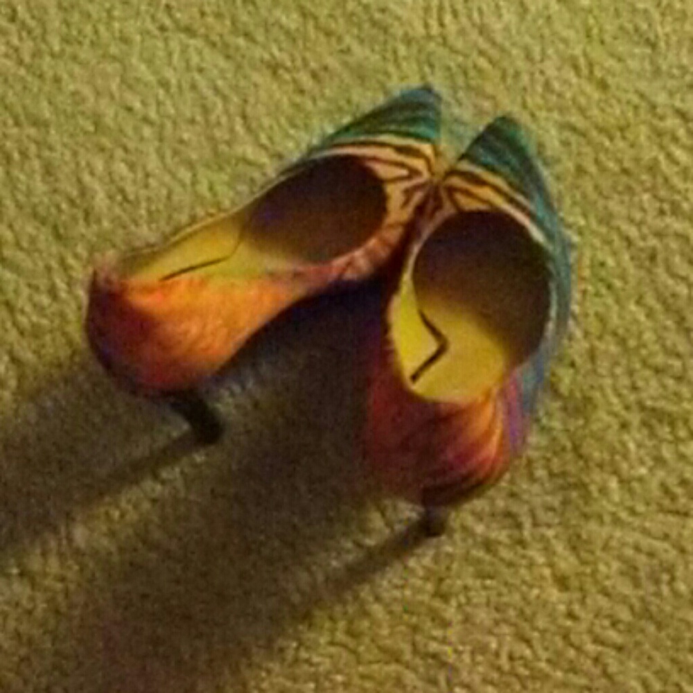 Shoes - Picture 4 of 4